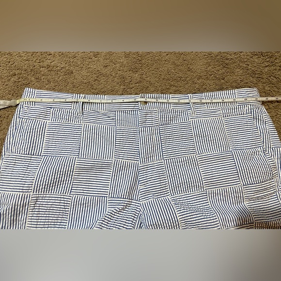 LL Bean Favorite Fit Blue Seersucker Patchwork 10” Inseam Shorts Women’s Size 18 - Picture 11 of 12